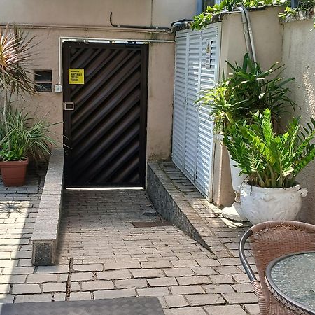 Pousada Parque Suites Estacionamento E Piscina Guaruja Ngoại thất bức ảnh