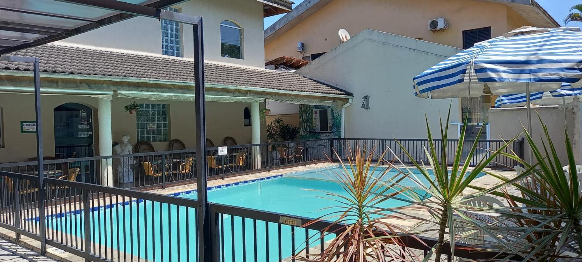 Pousada Parque Suites Estacionamento E Piscina Guaruja Ngoại thất bức ảnh