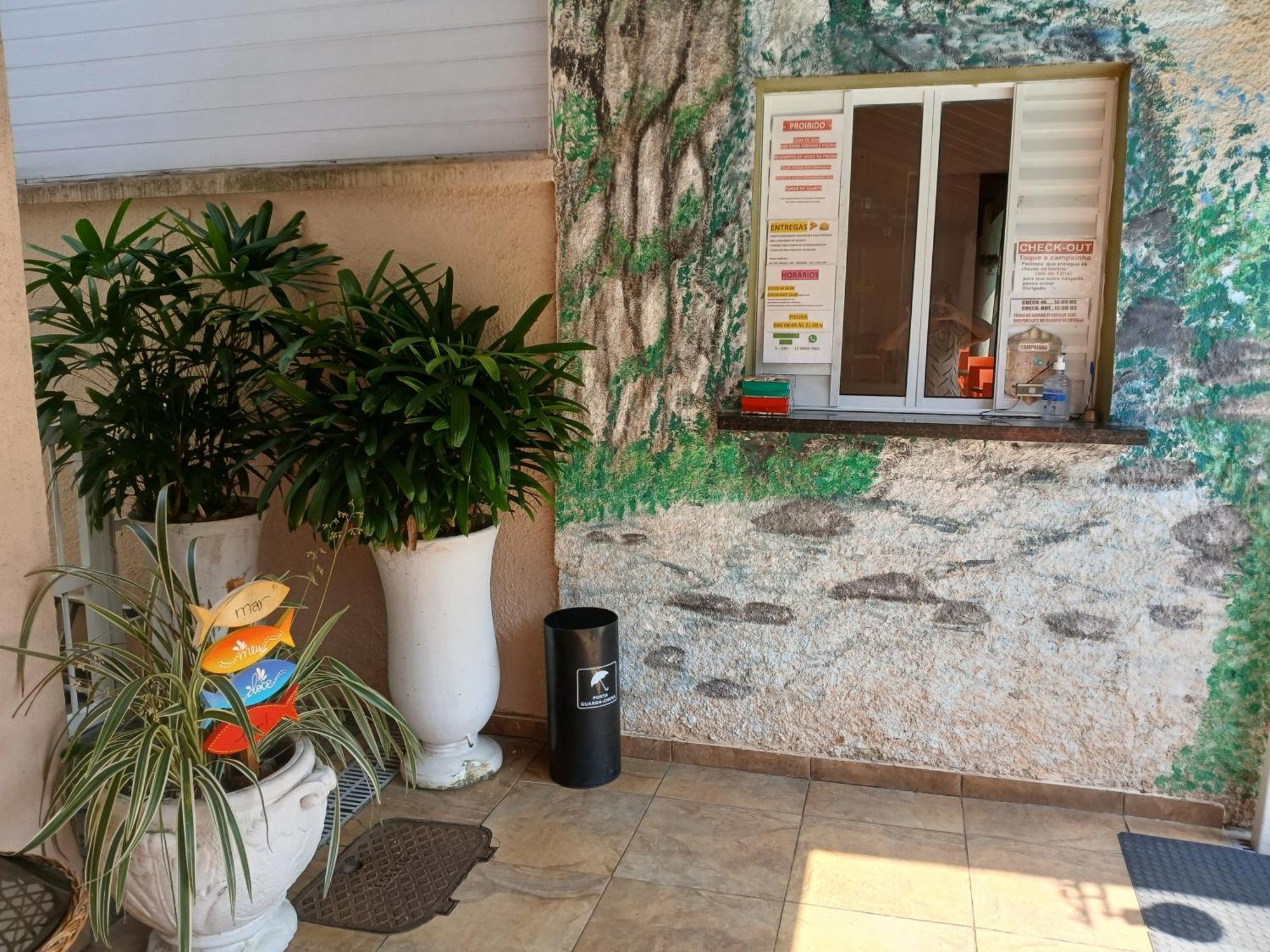 Pousada Parque Suites Estacionamento E Piscina Guaruja Ngoại thất bức ảnh